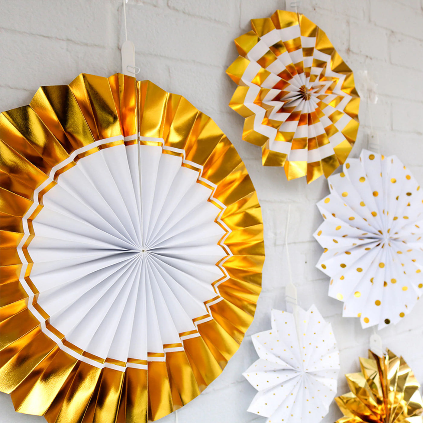 Our 8-piece White and Gold Graduatio Hanging Paper Fan set adds elegance to any event. Featuring classic white and glamorous gold, these fans create a sophisticated ambience. With 8 fans in various sizes, you can customize your decor effortlessly. Perfect for weddings, birthdays, or any special occasion, these reusable fans are easy to assemble and eco-friendly. Elevate your decor today!