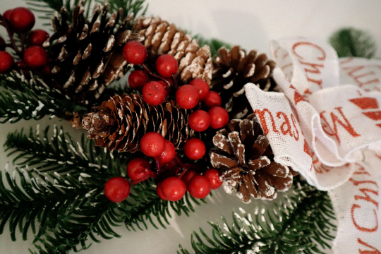60cm Artificial Christmas Horn Door Garland - Partyshakes Wreaths & Garlands